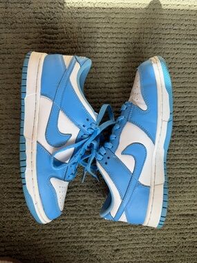 Nike Low-Top Sneakers in White and Light Blue